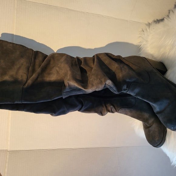 Women's Gray Knee-High Boots - Picture 6 of 6